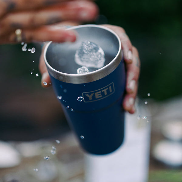 YETI 20 oz ( 591ml) Rambler® Tumbler - Tropical Pink