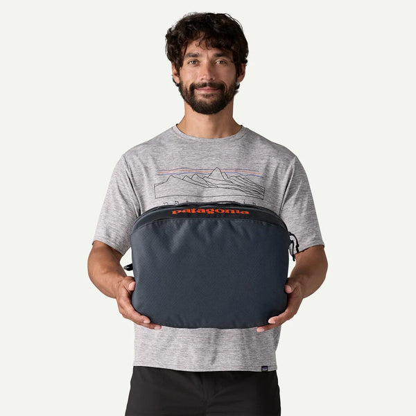 PATAGONIA Black Hole® Cube 14L - Smolder Blue w/Amanita Red
