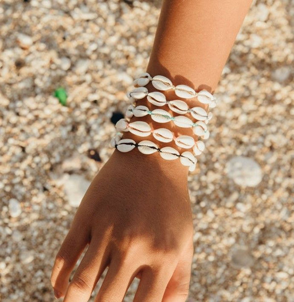Pineapple Island Cowrie Shell Bracelet - Light Blue