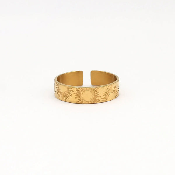 Pineapple Island Mãmã Celestial Sun Adjustable Ring - Gold