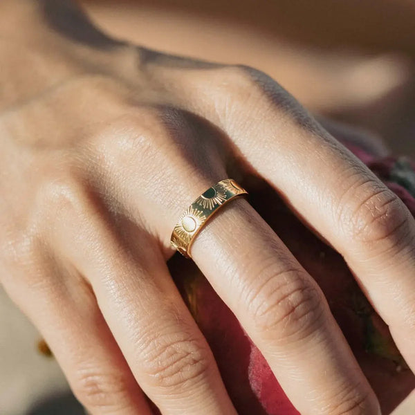 Pineapple Island Mãmã Celestial Sun Adjustable Ring - Gold