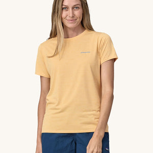 Patagonia T-shirt Patagonia Women's Capilene® Cool Daily Graphic Shirt - Waters - Boardshort Logo: Sandy Melon X-Dye