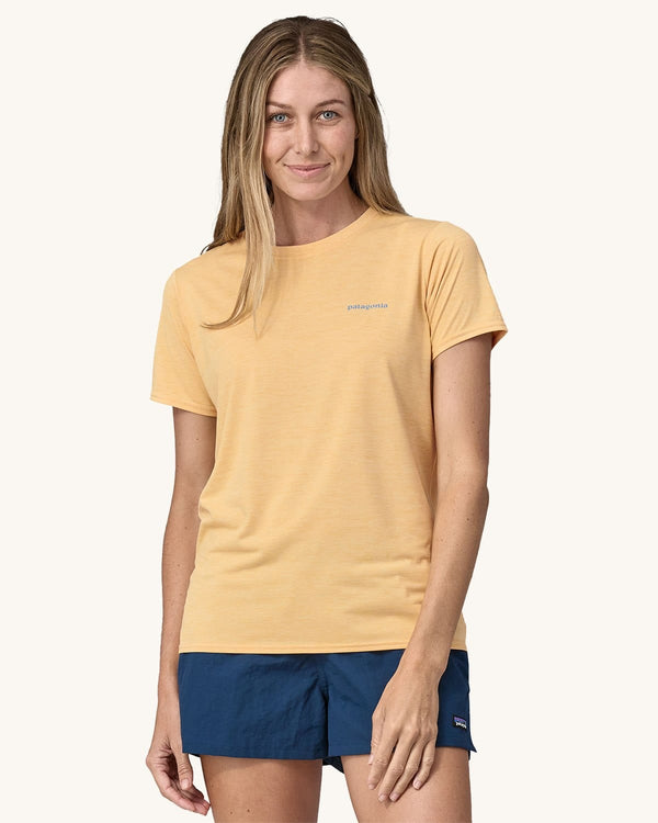 Patagonia T-shirt Patagonia Women's Capilene® Cool Daily Graphic Shirt - Waters - Boardshort Logo: Sandy Melon X-Dye